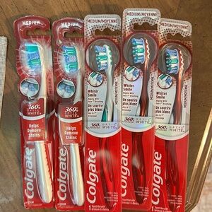5 Colgate toothbrushes medium new